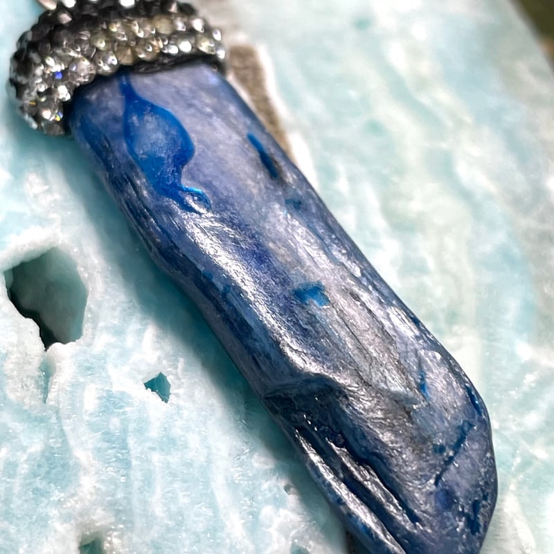 カイヤナイト【藍晶石】ペンダントトップ◇原石◇チャーム◇天然石
