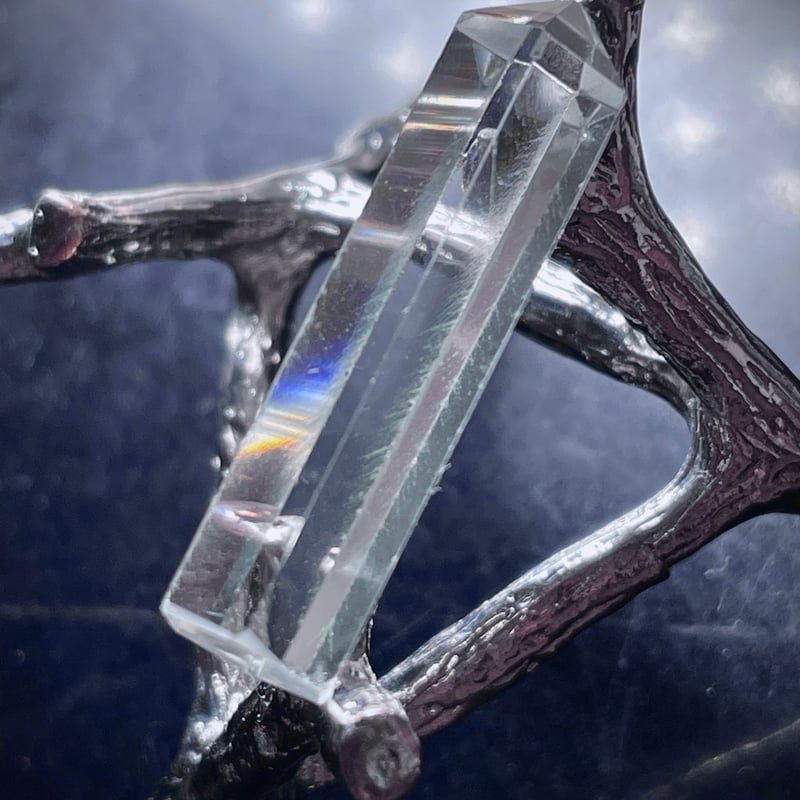 透明 ヒマラヤ産天然水晶ポイント 六角柱 天然石原石置物台座付