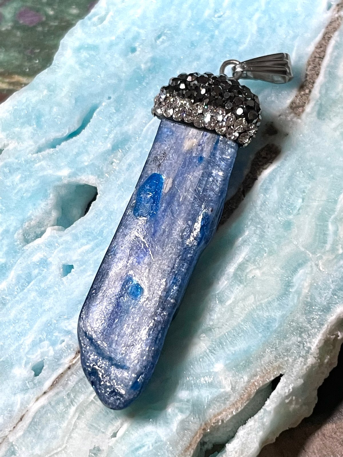 カイヤナイト【藍晶石】ペンダントトップ◇原石◇チャーム◇天然石