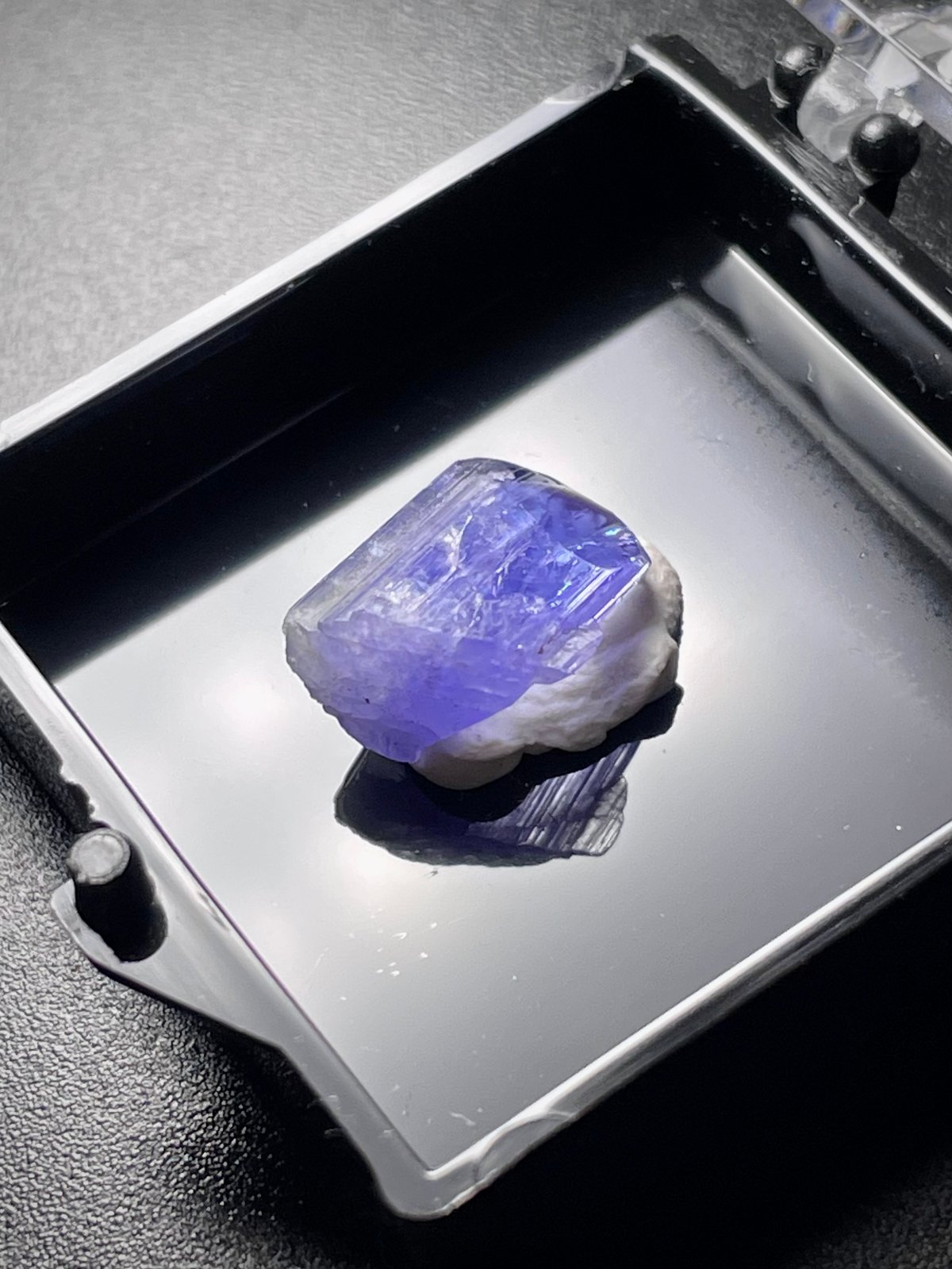 【超希少石/最強品質】ダンビュライト＊約4.25g＊　天然石 原石 ダンビュライト｜ダイヤモンドのようなクリアに輝く希少石、その