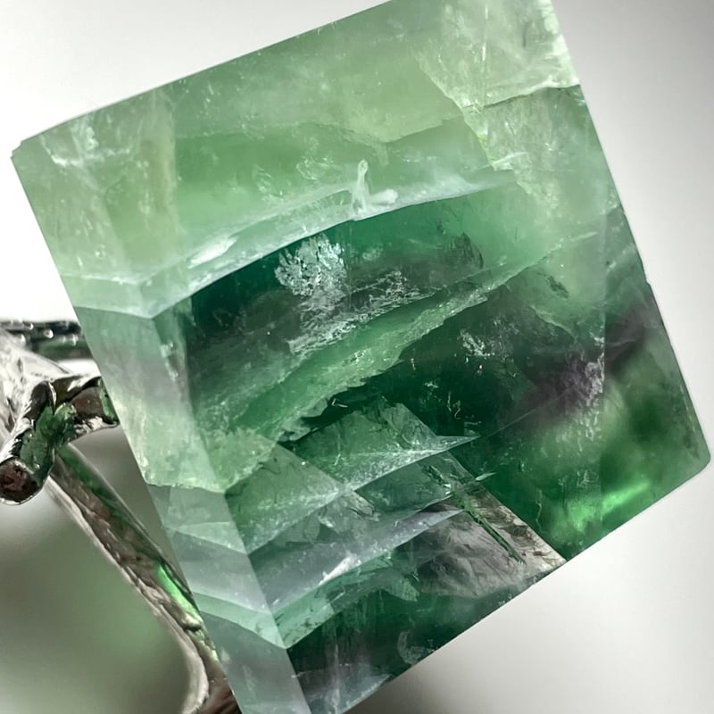 グリーンフローライト【蛍石】ピラミッド△天然石