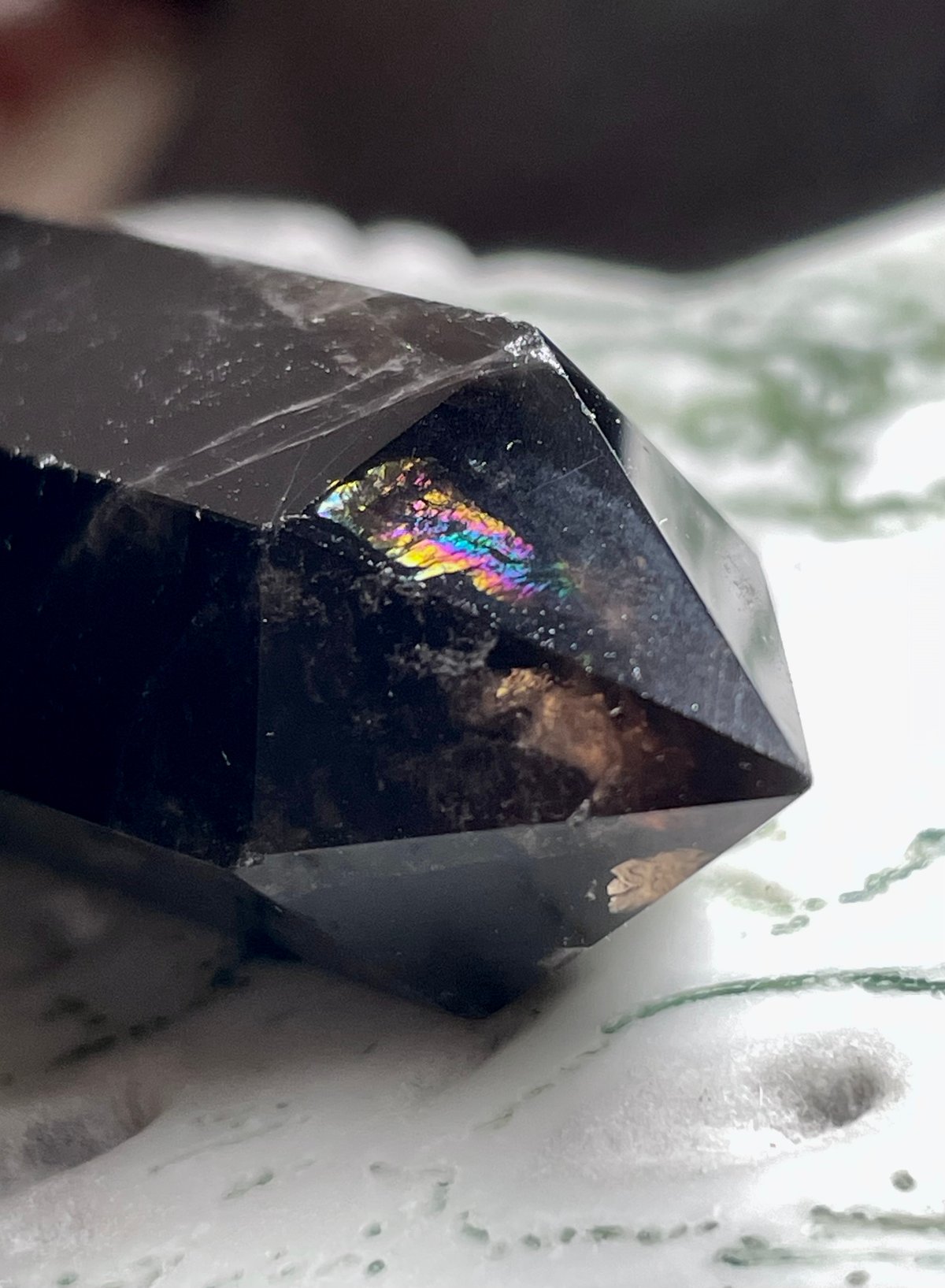 六角柱　モリオン　置物　色濃いめ　1400g　No.673 モリオン【黒水晶】タワー◇六角柱◇ポイント◇天然石◇パワーストーン