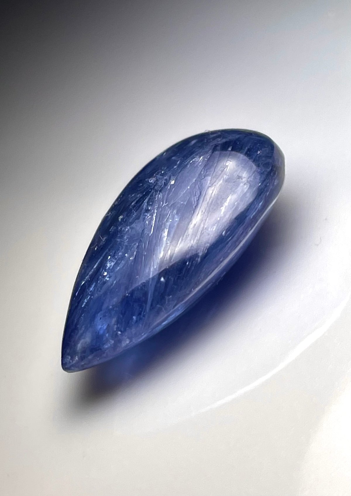 p403b【天然石✧】カイヤナイト ビンテージ風ピアス　青　幸運　パワーストーン p403b【天然石✧】カイヤナイト ビンテージ風ピアス 青 幸運