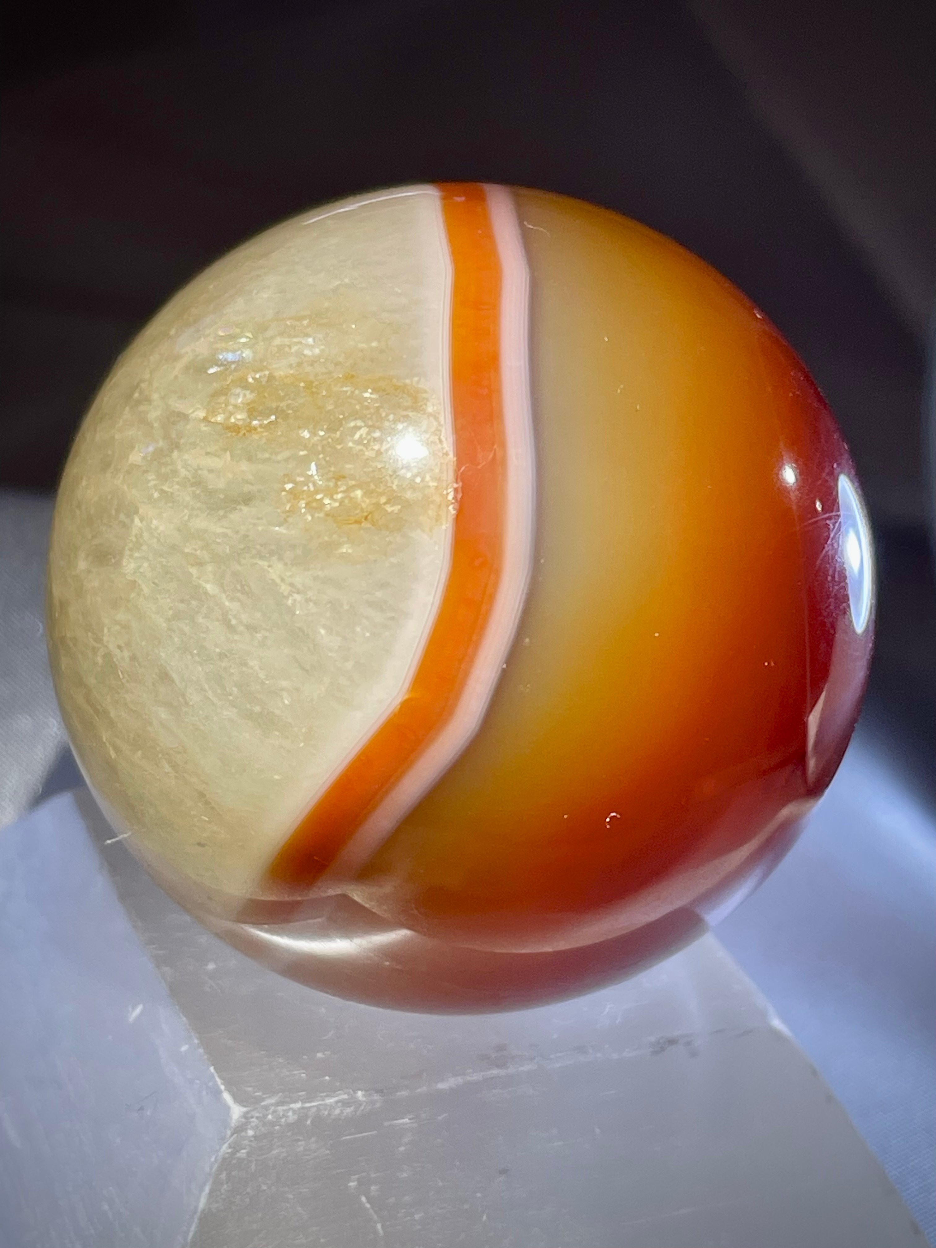 カーネリアンスフィア約57.6mm ドゥルージーポケット有り　赤瑪瑙　天然石置物 カーネリアン【紅玉髄】丸玉○スフィア◇天然石◇パワーストーン
