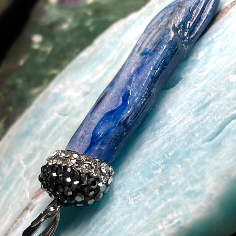 カイヤナイト【藍晶石】ペンダントトップ◇原石◇チャーム◇天然石