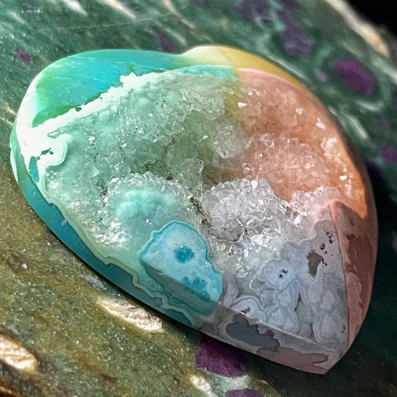 ドゥルージー◇レインボーアゲート【瑪瑙】ハート型◇パーム◇天然石