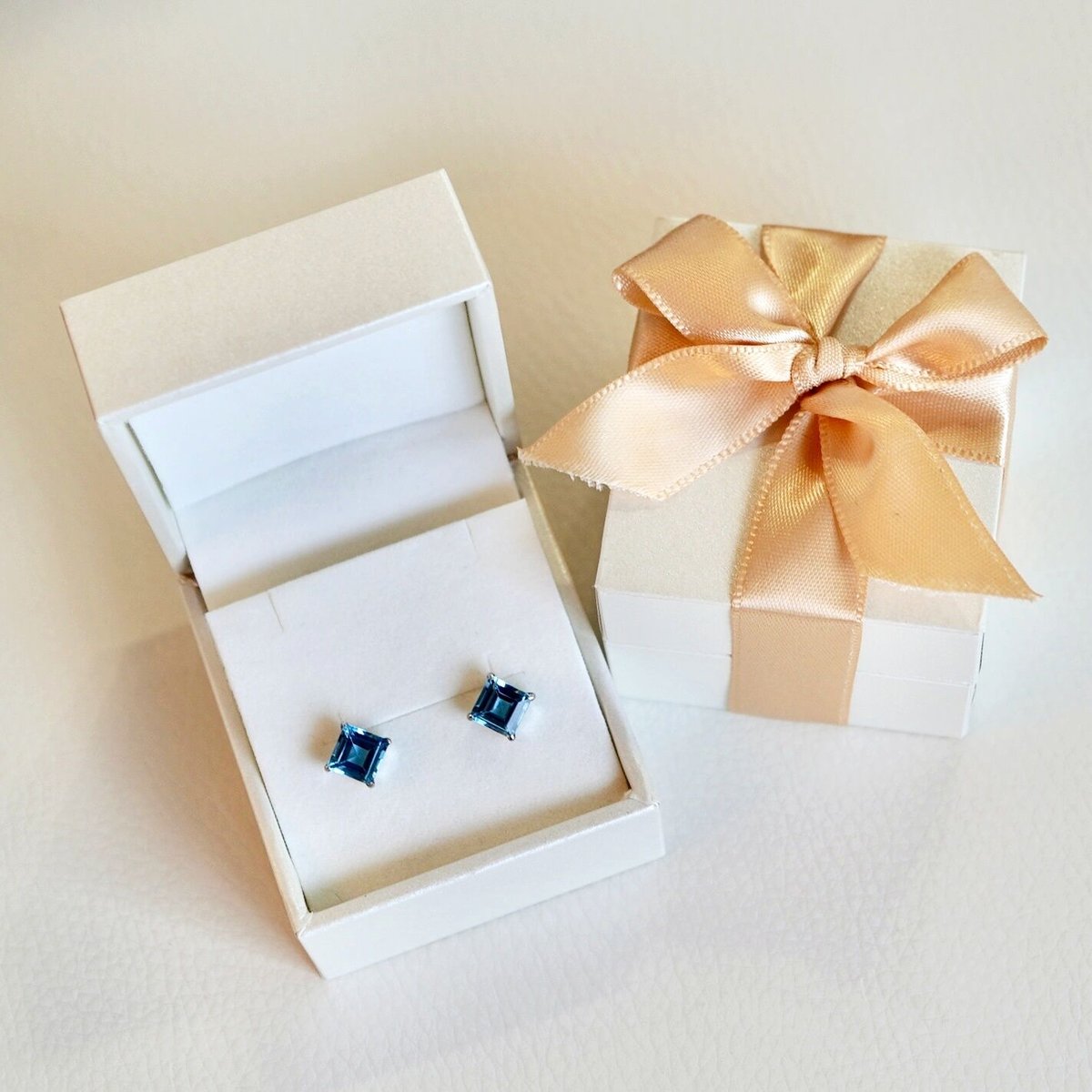 Pt900(プラチナ) ブルートパーズ 一粒石 ピアス 保証書付 SIA-3233 | Ko