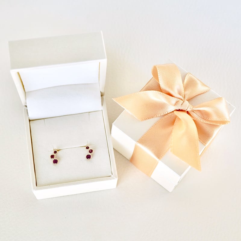 K18YG(イエローゴールド) ロードライトガーネット ピアス 保証書付 SIA