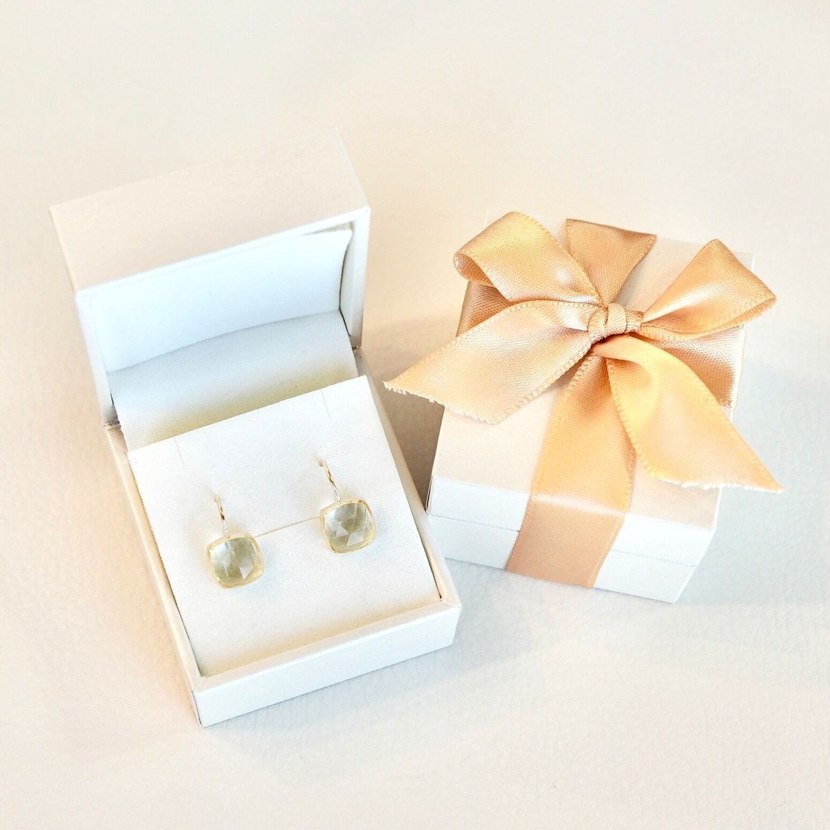 K18YG(イエローゴールド) ハニークオーツ ピアス 保証書付 IA-2653