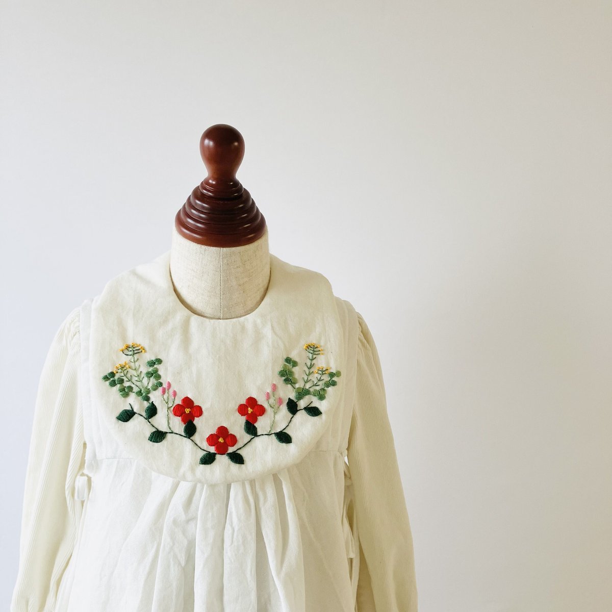 刺繍スタイ　専用 セーラー スタイ ⚓ ホワイト 名入れ 刺繍 スタイ・よだれかけ