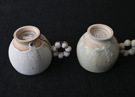 小坂梨絵　マグカップ　持ち手粒