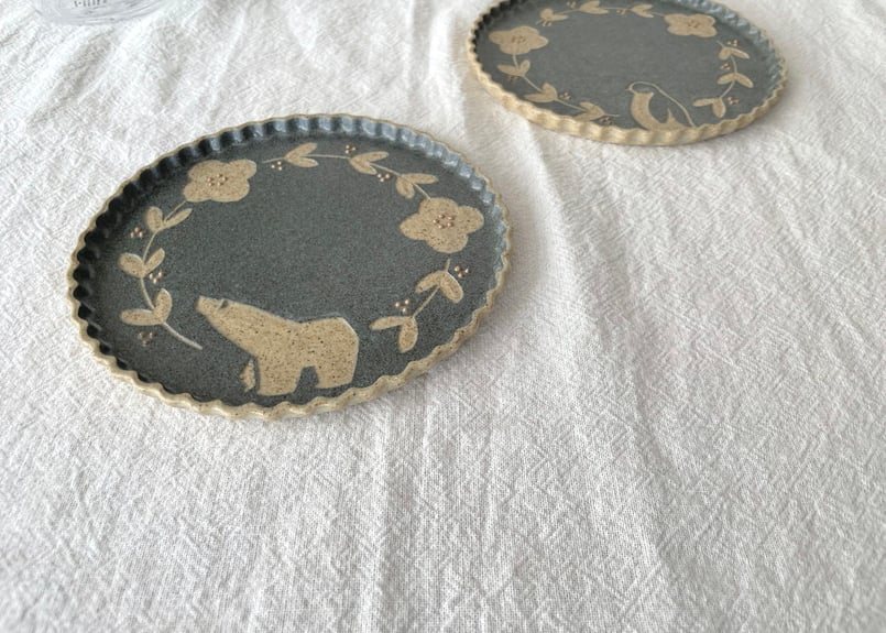 （2枚セット）苔色工房 ネイビー 白鳥 約16センチ　なみなみプレート 2枚セット）苔色工房 ネイビー 白鳥 約16センチ なみなみプレート 苔色