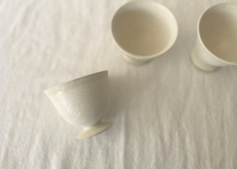 【期間限定！着払→送料込】イトウサトミ ゴブレット カップ 白い器 陶器 作家 イトウサトミ ゴブレットカップ | Sno 暮らしのもの