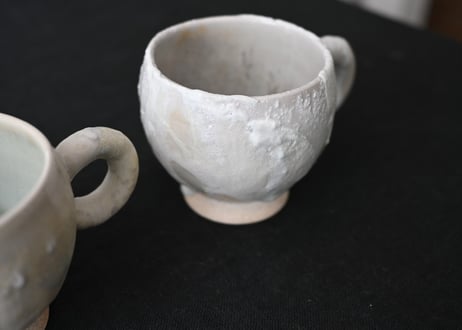 小坂梨絵　マグカップ  持ち手丸