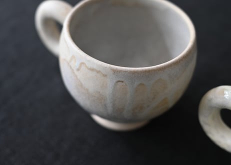 小坂梨絵　マグカップ  持ち手丸