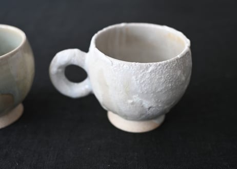 小坂梨絵　マグカップ  持ち手丸