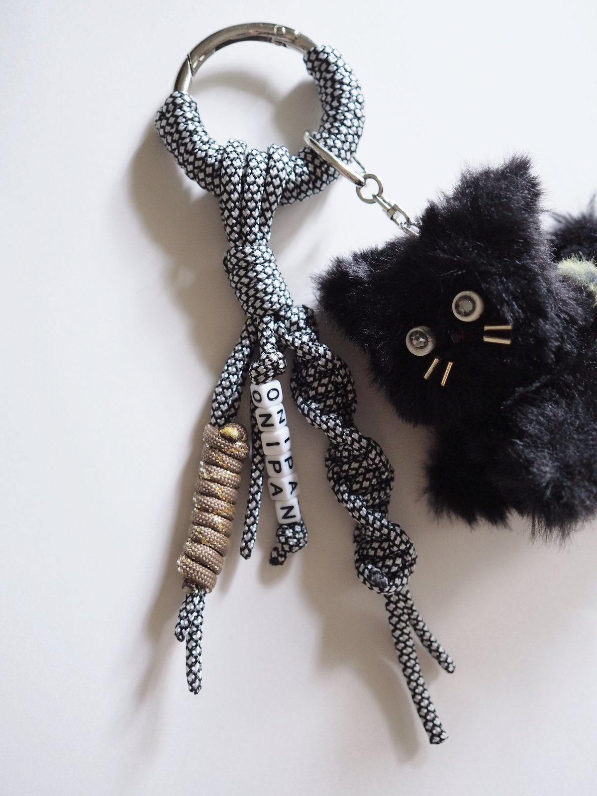 No.2908 じゃれねこのチャーム 即納】carabiner charm / onipan neko | herin