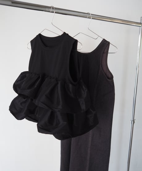 frill docking tops / black