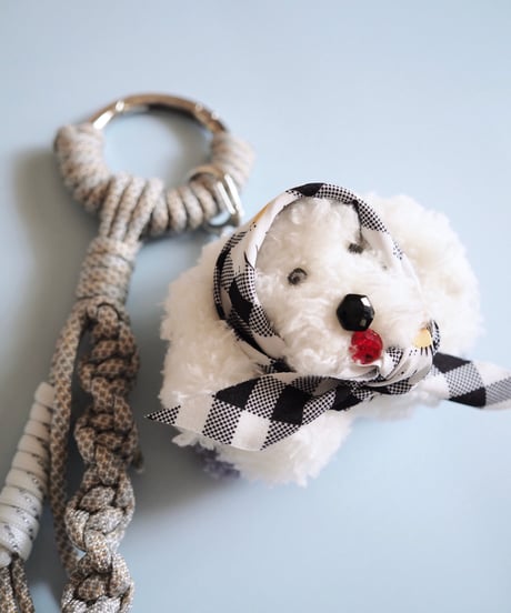 carabiner charm / moppu inu (daisy)