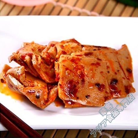 婆婆嘴 石磨豆干 90g 麻辣味 豆皮 豆乾 豆干 燻製干豆腐 干豆腐 味付け大豆加工品【常温便】