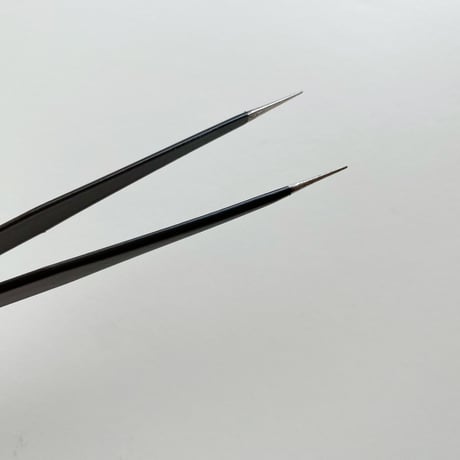 シリコンプッシャー付き極細ストレートツイザー/BLACK