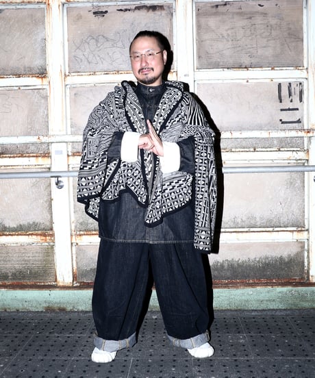 Hatsunex meets Apsu Shusei "TAIRIKUZU" MONYOU Shawl（CROW BLACK）