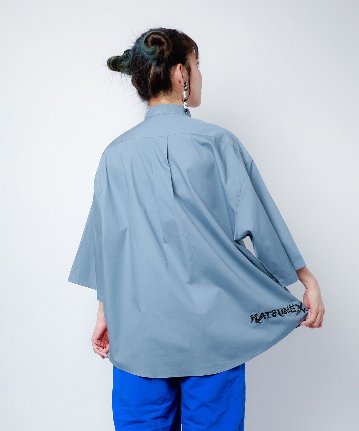 Hatsunex × MERI MAENO オーバーサイズ刺繍シャツ（アシッドブルー）