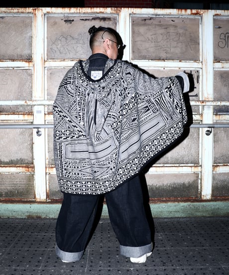 Hatsunex meets Apsu Shusei "TAIRIKUZU" MONYOU Shawl（CROW BLACK）