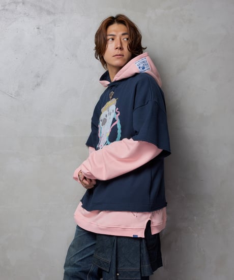 Hatsunex meets ISAMU GAKIYA フェイクレイヤードフーディー（ネイビー×ピンク）