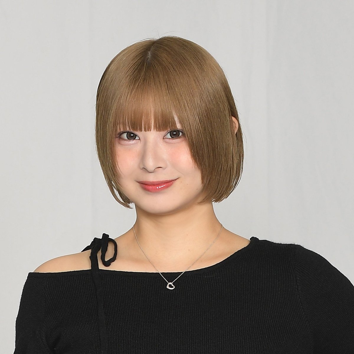 三上ひびき】12/17『ミス東スポ2026決定記者会見』チェキ券 | マシェ