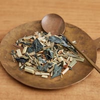 【巡藍茶（茶葉袋タイプ）-30g】福山山野の「藍」が巡る薬膳柑橘ハーブティー（ノンカフェイン）