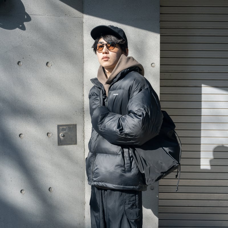 スペースエイジ　大型ナイロンメッセンジャーバッグ 黒/オレンジ スペースエイジ 大型ナイロンメッセンジャーバッグ 黒/オレンジ