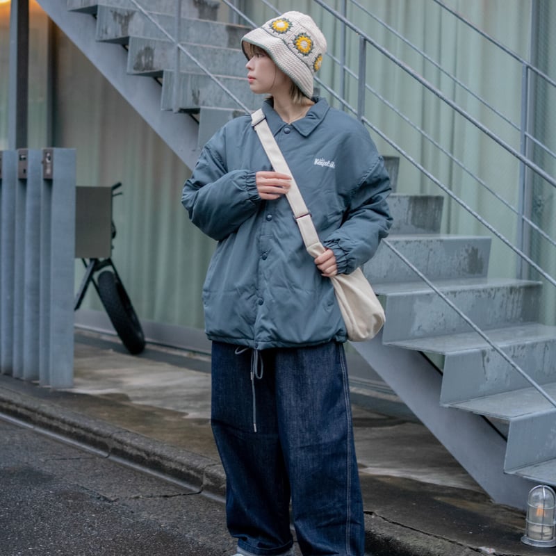 帽子 SIDE STRAP FLOWER KNIT CAP SIDE STRAP FLOWER KNIT CAP 鍵編みのニットキャップ。 耳当ての