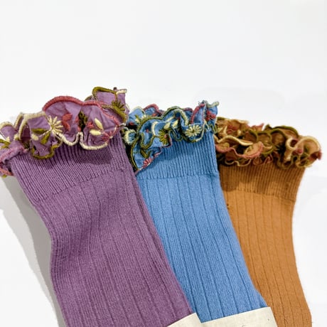 collegien/Eglantine Embroidered Ruffle Ribbed Knee-high Socks