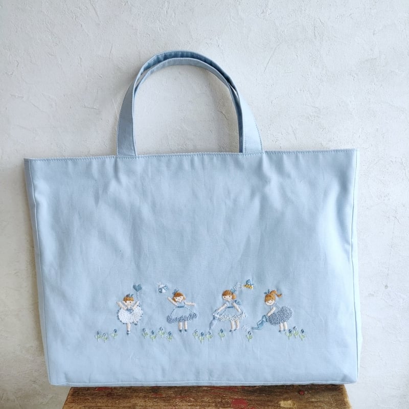 【完成品】　刺繍　レッスンバッグ　女の子　入園　入学　水色　ブルー　名前　青 完成品】 刺繍 レッスンバッグ 女の子 入園 入学 水色 ブルー