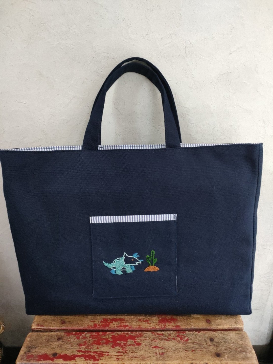 手刺繍レッスンバッグ 恐竜たち | 入学・入園のハンドメイド雑貨・子供