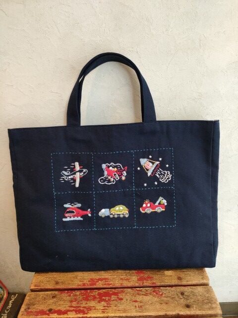 mojocamar モジョカマー 刺繍レッスンバッグ 完売品 car柄 仰々しい mojocamar モジョカマー 刺繍レッスンバッグ 完売品 car柄 仰々しい