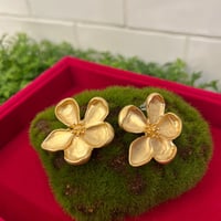 フラワーピアス