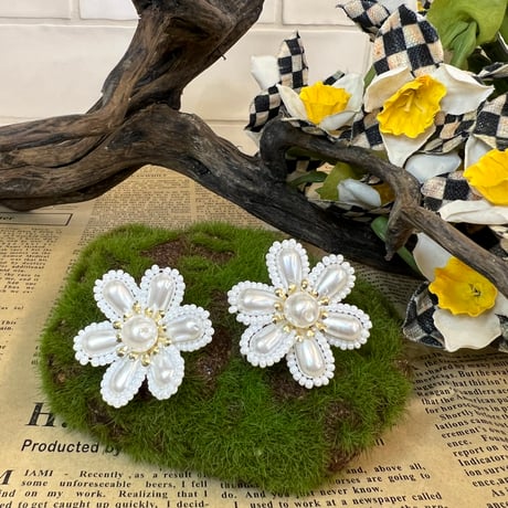 刺繍フラワーパールピアス
