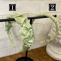 サテンクシュクシュカチューシャ