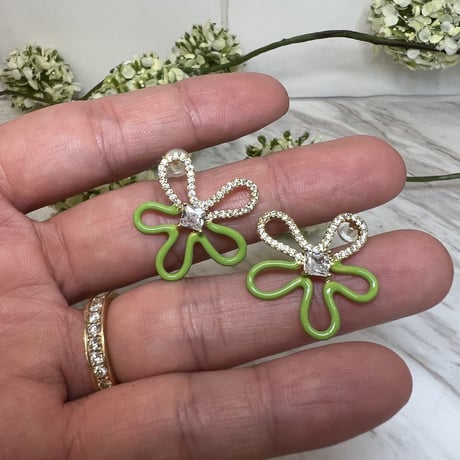 エナメルフラワーピアス