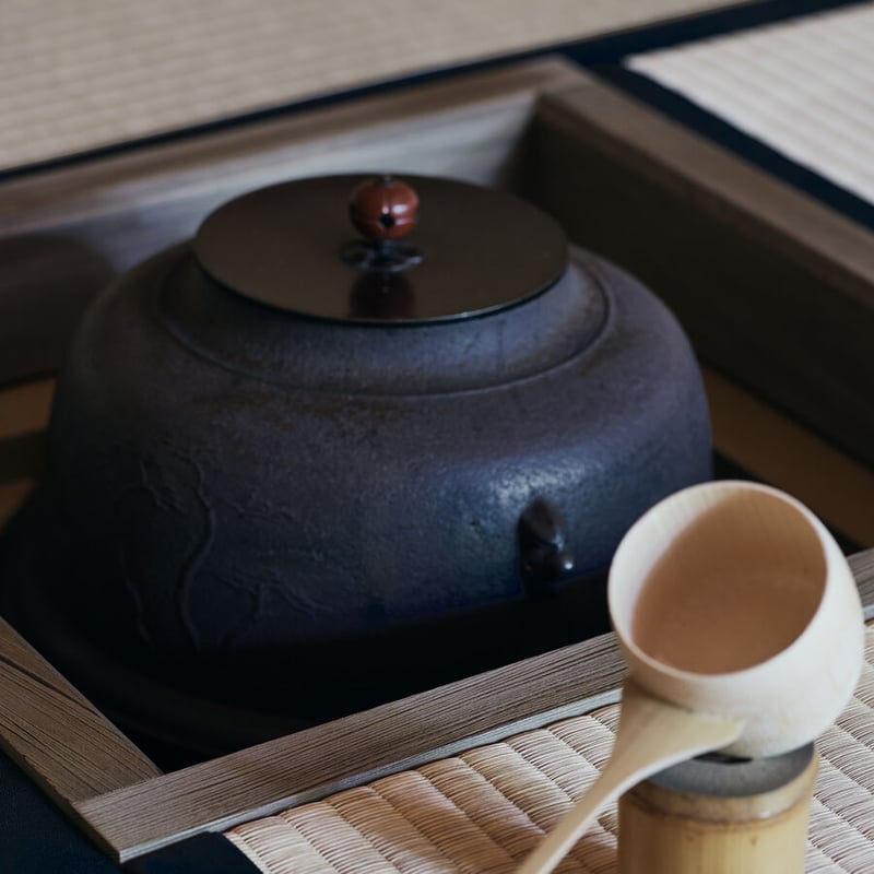 神大杉の炉縁（柾目） | 茶の空間