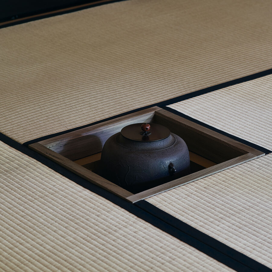 神大杉の炉縁（柾目） | 茶の空間