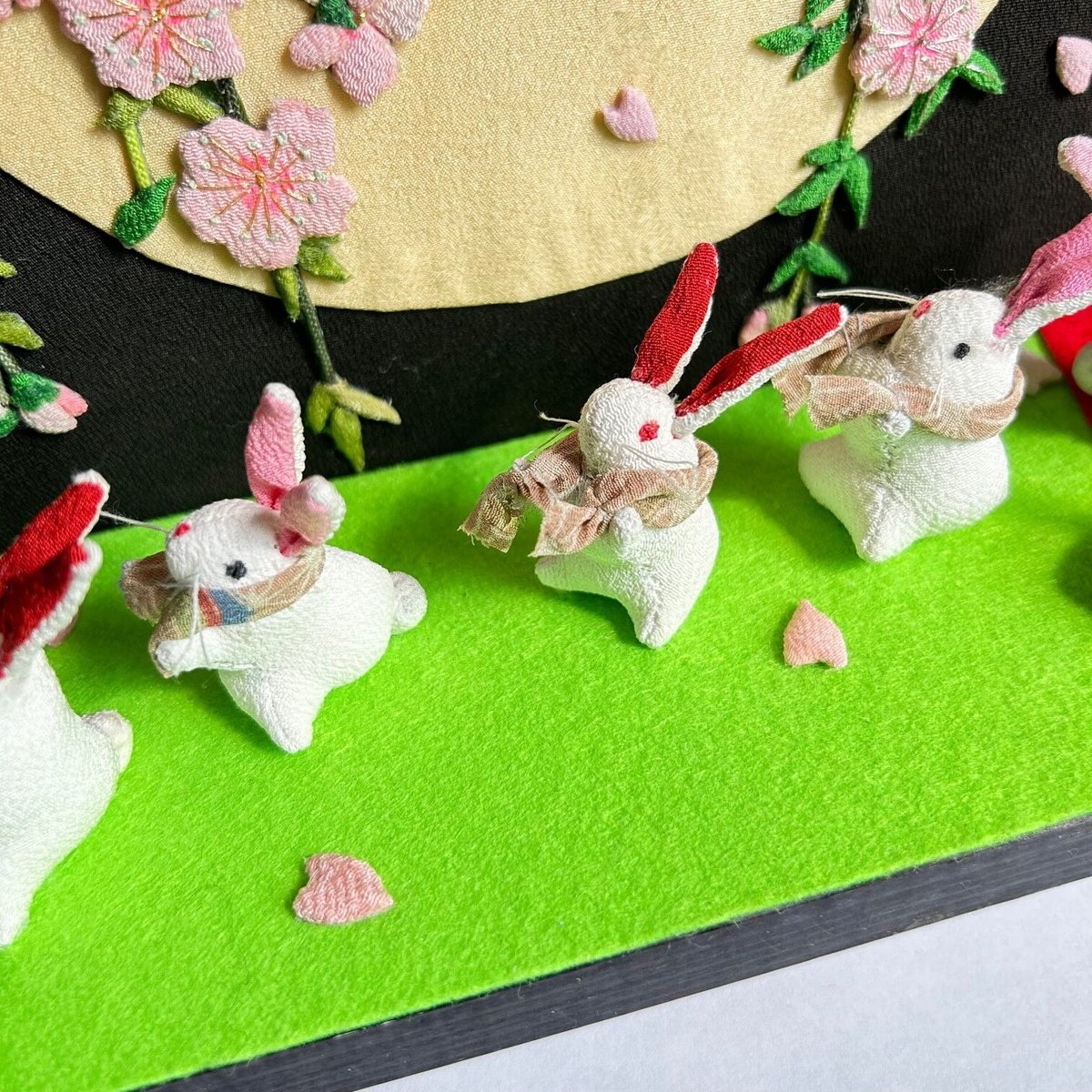 うさぎの花見と桜祭り ちりめん細工 うさぎ5匹 桜の押絵 | Aroma