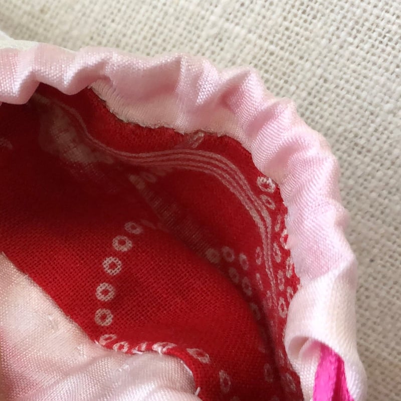 白レースのサシェ 中袋・薄いピンク 縦13cm横11cm 檜のキューブ