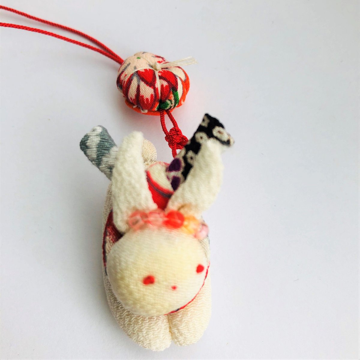 飛びうさぎ ちりめん細工 花付き T5 | Aroma & Cloth ROCO