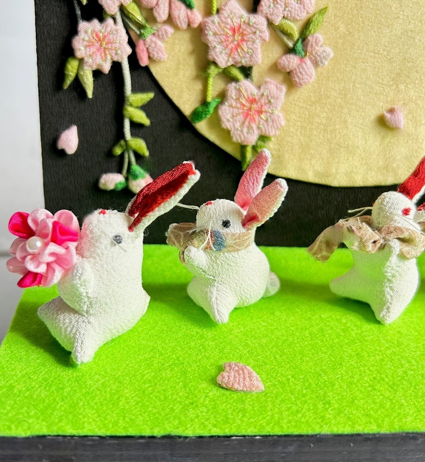 な　様　ちりめん細工　『うさぎさん親子の桜満開』　『うさぎのお花見リース21㎝』 original