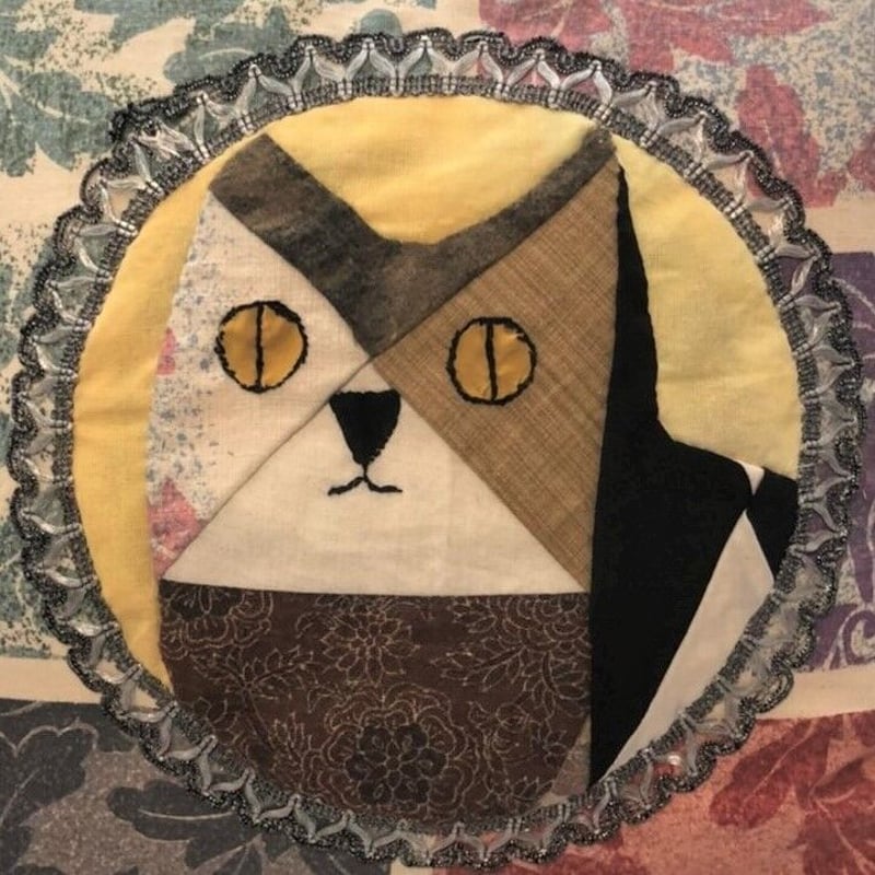 ほぼ新品A.P.C. 保存袋ありパッチワークキルト猫クッション