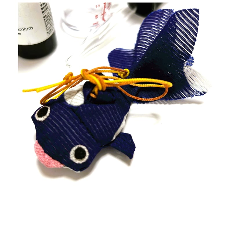 金魚の香袋 藍色 ROCOオリジナルちりめん細工 | Aroma & Cloth ROCO