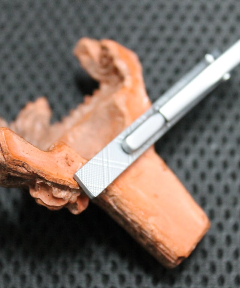 Toshikane 鬼のネクタイピン 陶器製 Toshikane 鬼のネクタイピン 陶器製 伊万里ジュエリー ネクタイピン